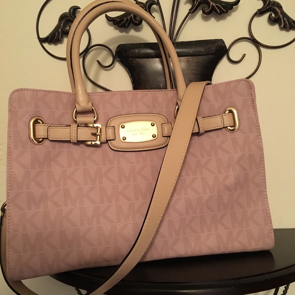 Like new Michael Kors pink signature Hamilton